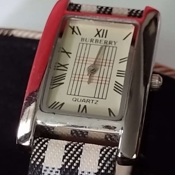 Burberry Plaid Vintage Like New Watch - Picture 6 of 16